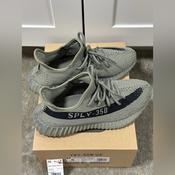 Adidas Yeezy Boost 350 V2 - Picture 5 of 9